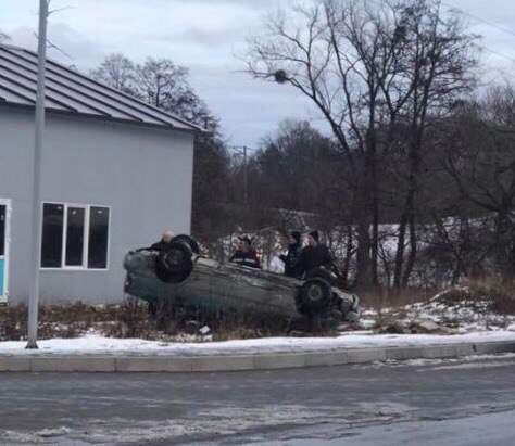 Во Львовской области произошло серьезное ДТП с опрокидыванием (фото)