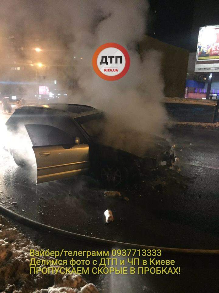 В Киеве взорвался автомобиль Subaru (Фото)