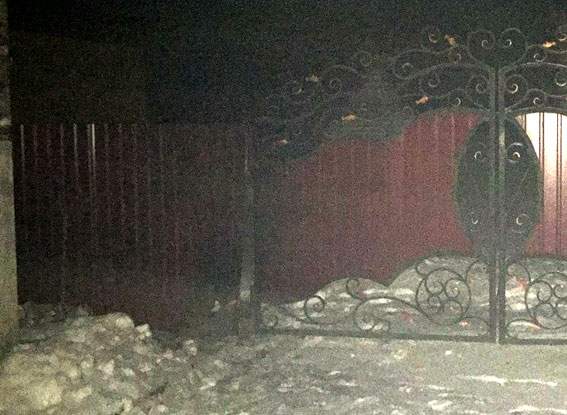 На Ровенщине неизвестные взорвали гранату возле частного дома (Фото)