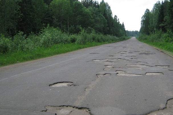 В Чернигове пришла в негодность дорога, которую ремонтировали менее чем три года назад (Видео)