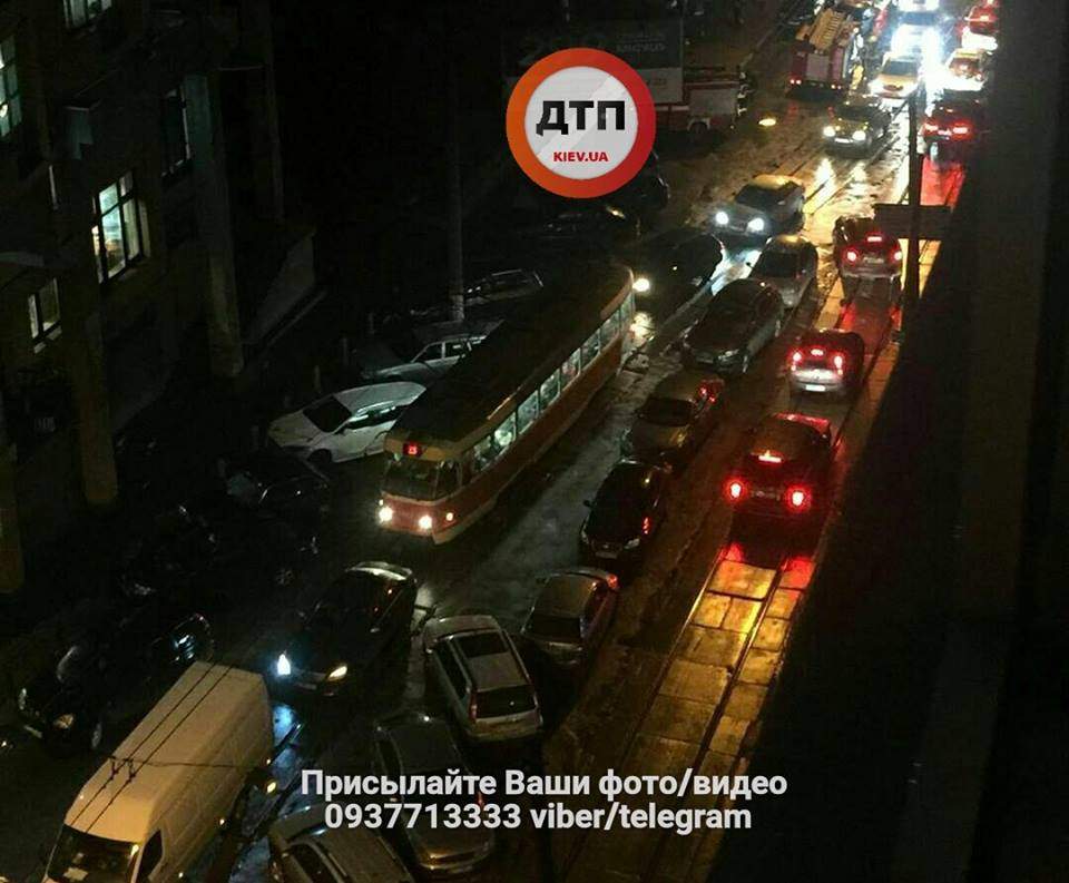 В центре Киева в известном ресторане произошел пожар (фото)