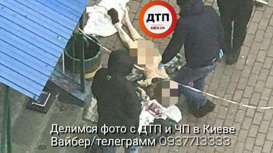 В Киеве с 12 этажа выбросилась  женщина  (Фото)