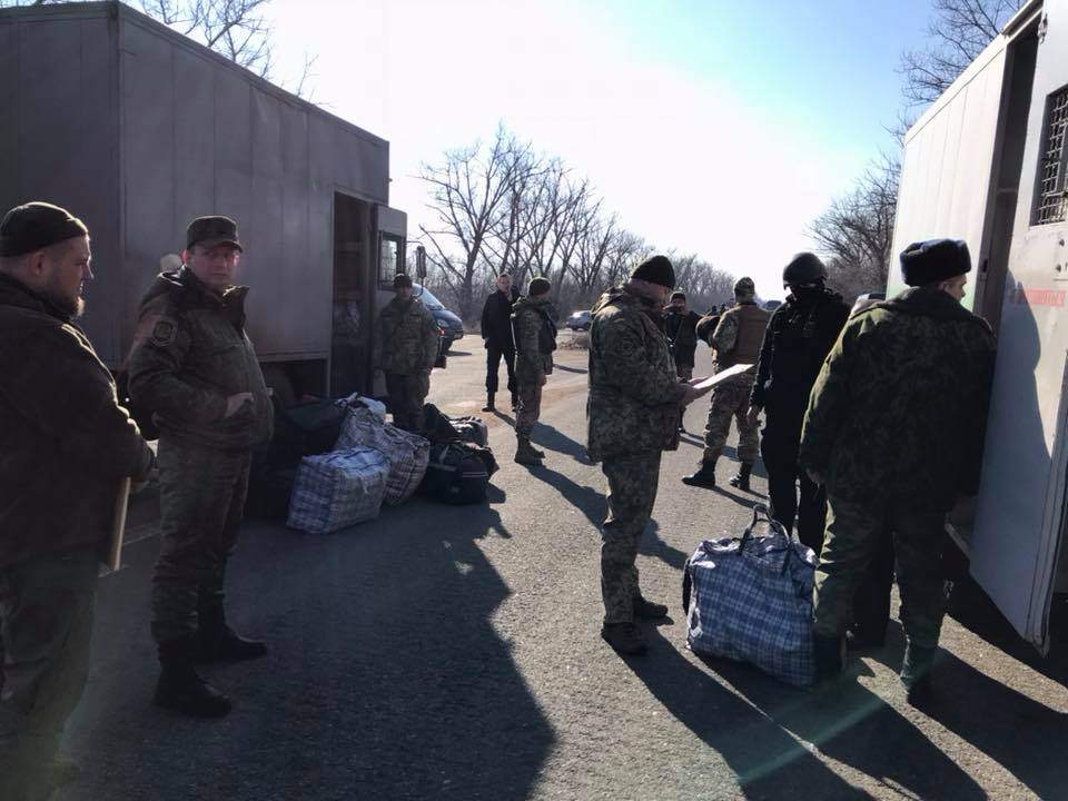 В Украину из ДНР вернули 20 заключенных (Фото)