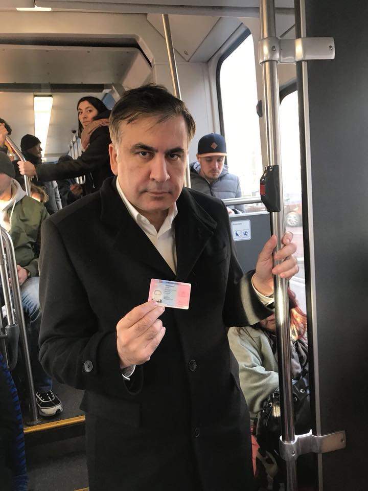Михаил Саакашвили получил удостоверение личности европейского образца (фото)