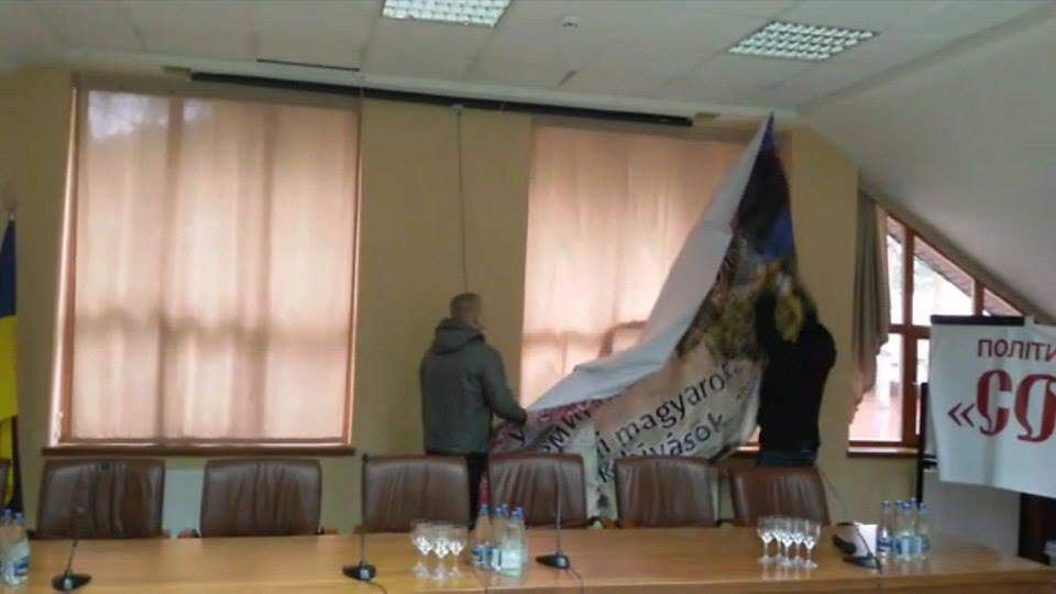 В Ужгороде националисты  сорвали собрание  благотворительного фонда
