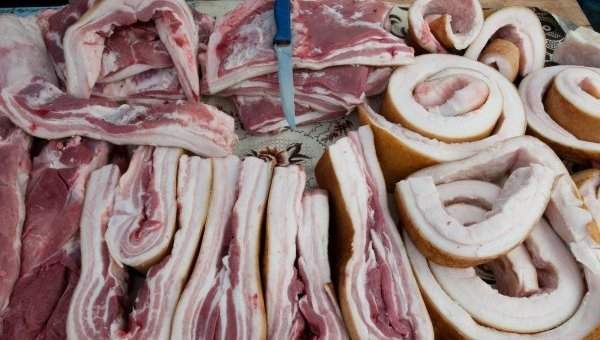 В Украине за январь значительно выросли цены на свинину