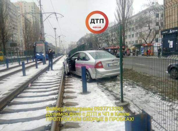 В Киеве столкнулись автомобили 