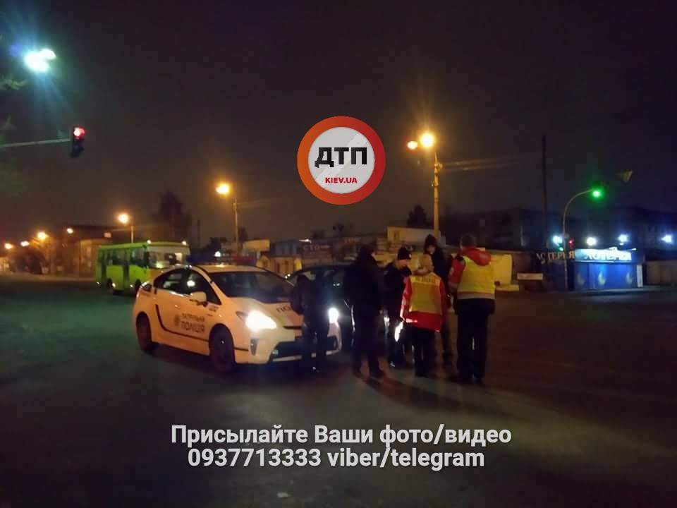 В Киеве под колеса автомобиля попал пьяный пешеход (фото)