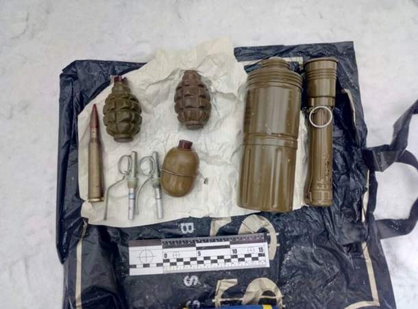 Во Львове сотрудники СБУ  обнаружили тайник с гранатами