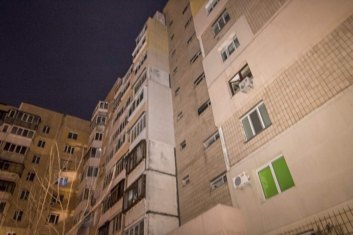 В Киеве в многоэтажном жилом доме произошел пожар (фото)