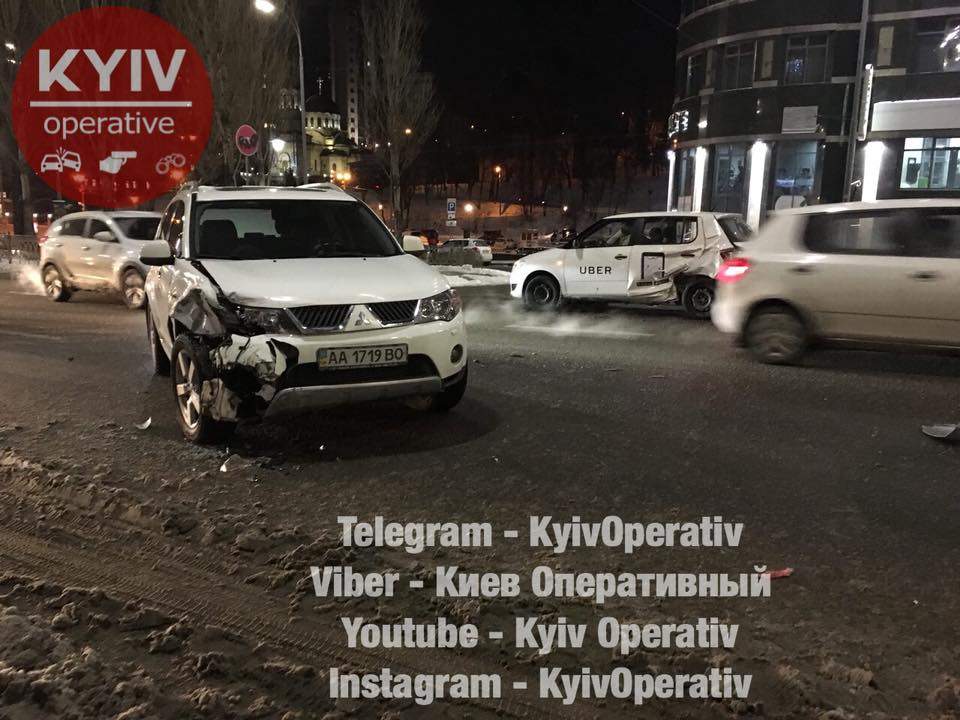 В Киеве произошло ДТП  с участием автомобиля 