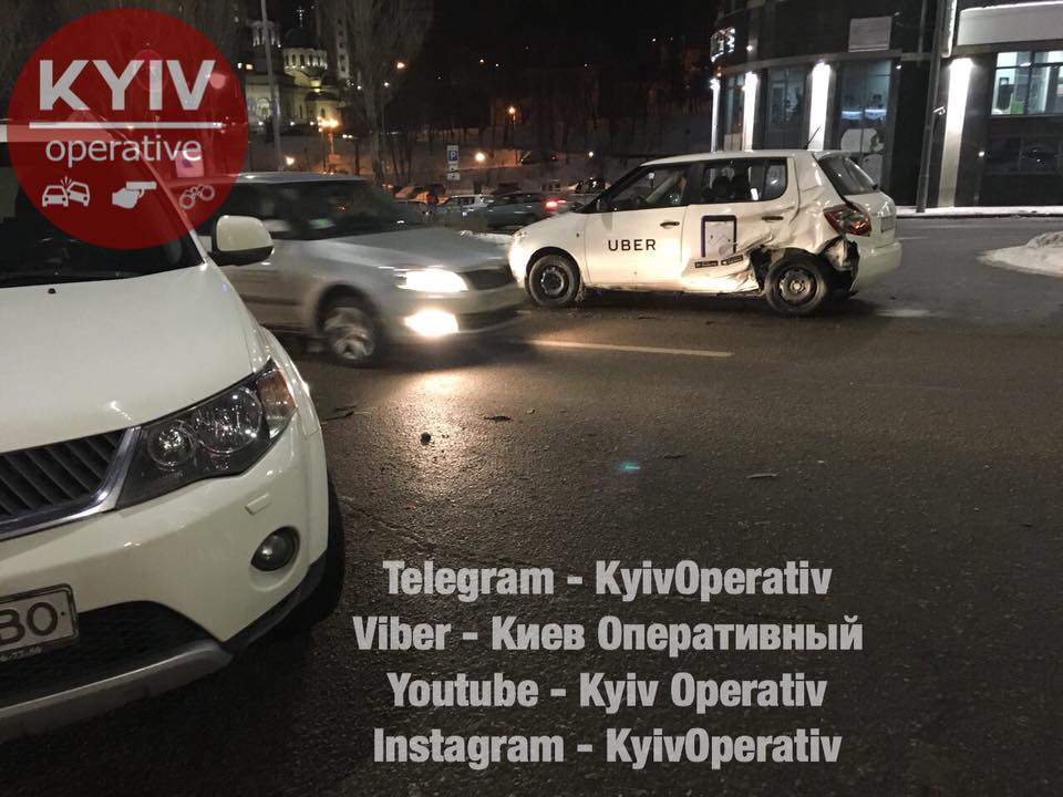 В Киеве произошло ДТП  с участием автомобиля 