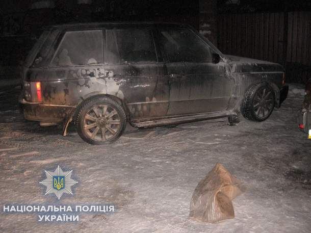 В Ровно неизвестные сожгли элитный автомобиль местного бизнесмена (фото)