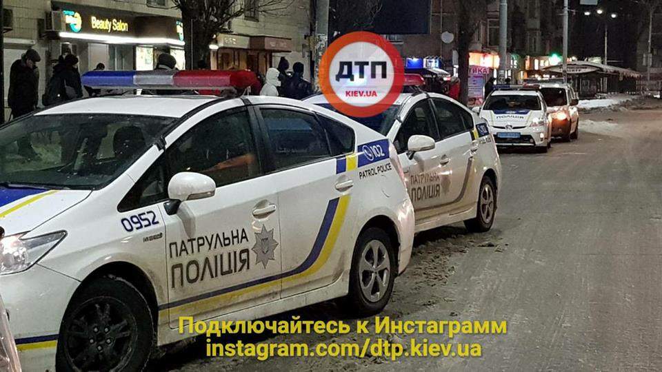 В Киеве неизвестные в балаклавах напали на Лото Маркет (Фото)