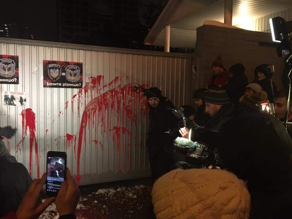 В Киеве активисты пикетировали базу полиции особого назначения (фото)