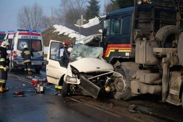 В Польше  микроавтобус столкнулся с грузовиком, погибли двое граждан Украины  