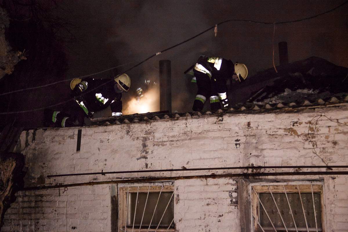 В Днепре в результате пожара в жилом доме пострадала женщина (фото)