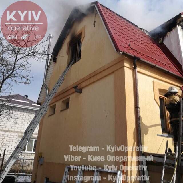 Под Киевом в жилом доме произошел пожар (фото)