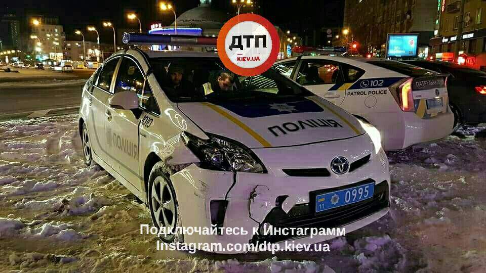 В Киеве  произошло ДТП с участием автомобиля патрульной полиции (фото)