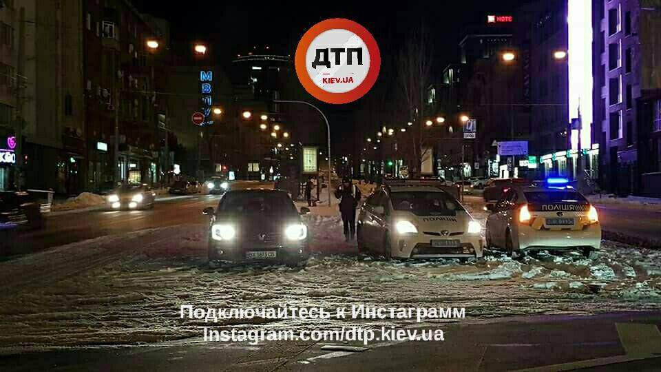 В Киеве  произошло ДТП с участием автомобиля патрульной полиции (фото)