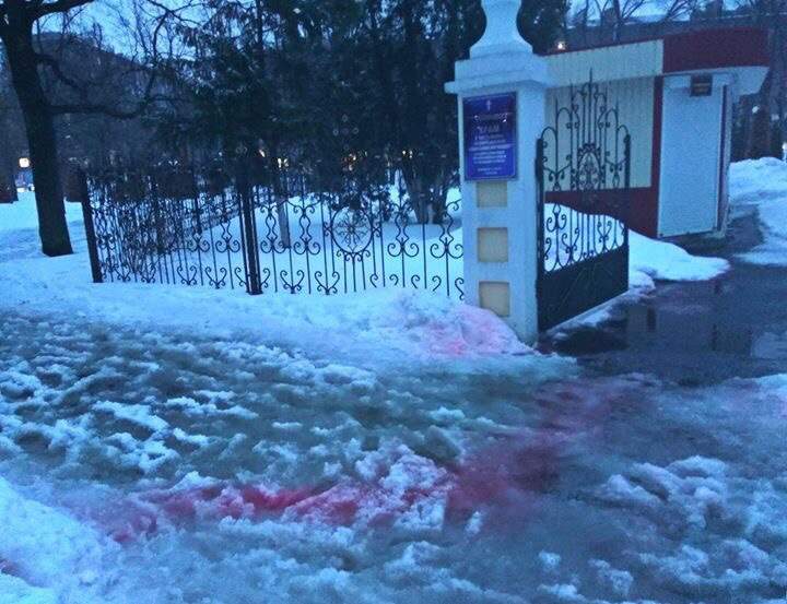 В Харькове на снегу разбросали яд для отравления собак (фото)