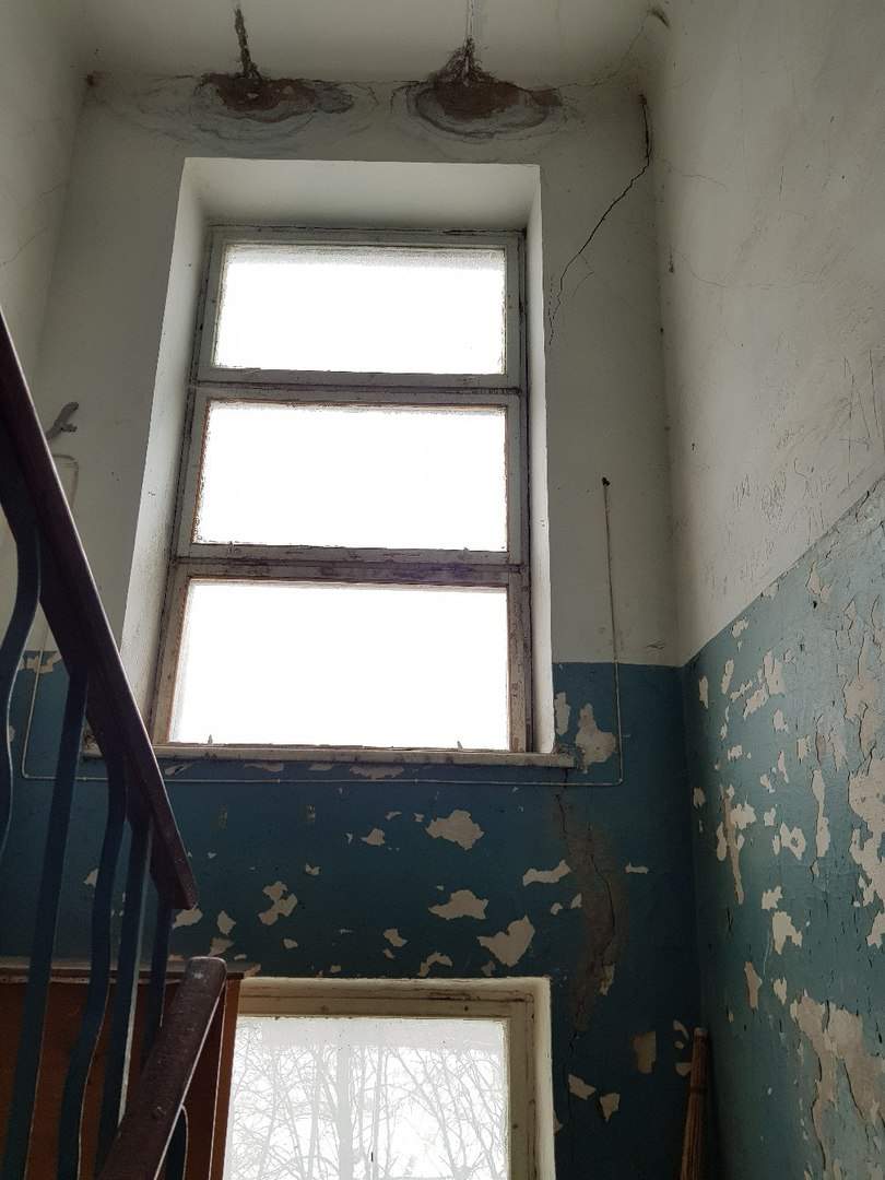 В Харькове многоэтажный жилой дом находится в аварийном состоянии (фото)