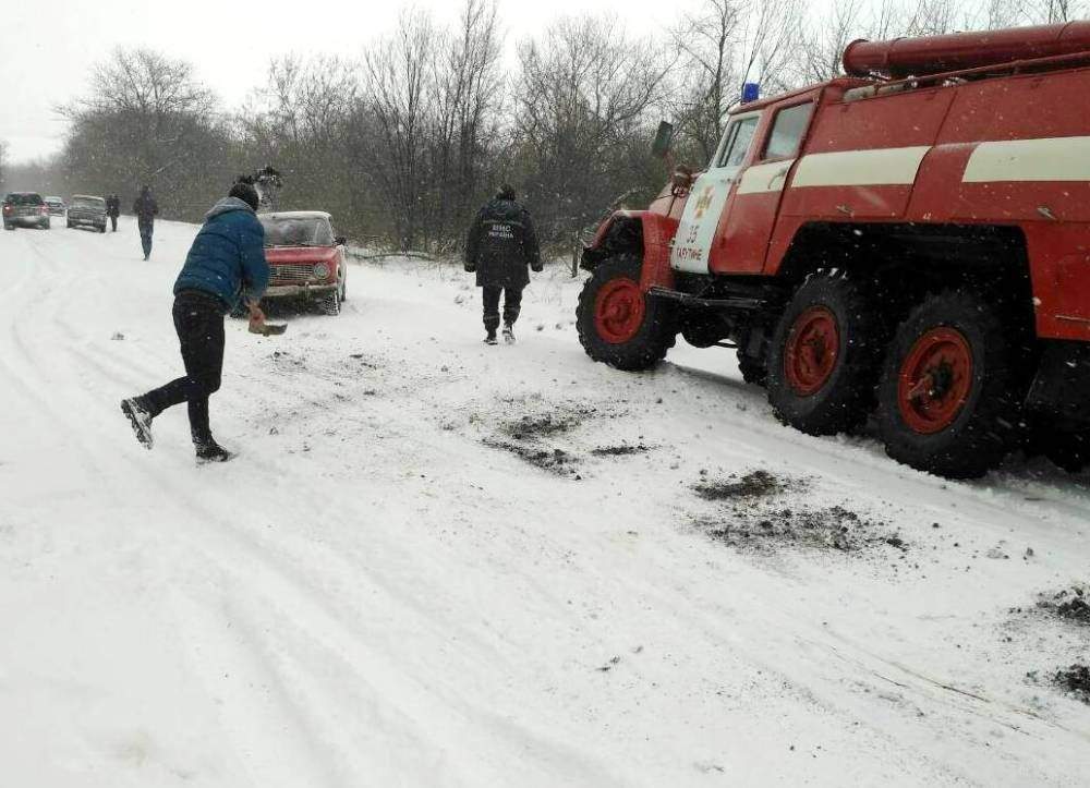 В Одесской области автомобиль скорой помощи с годовалым ребенком попал в снежный занос