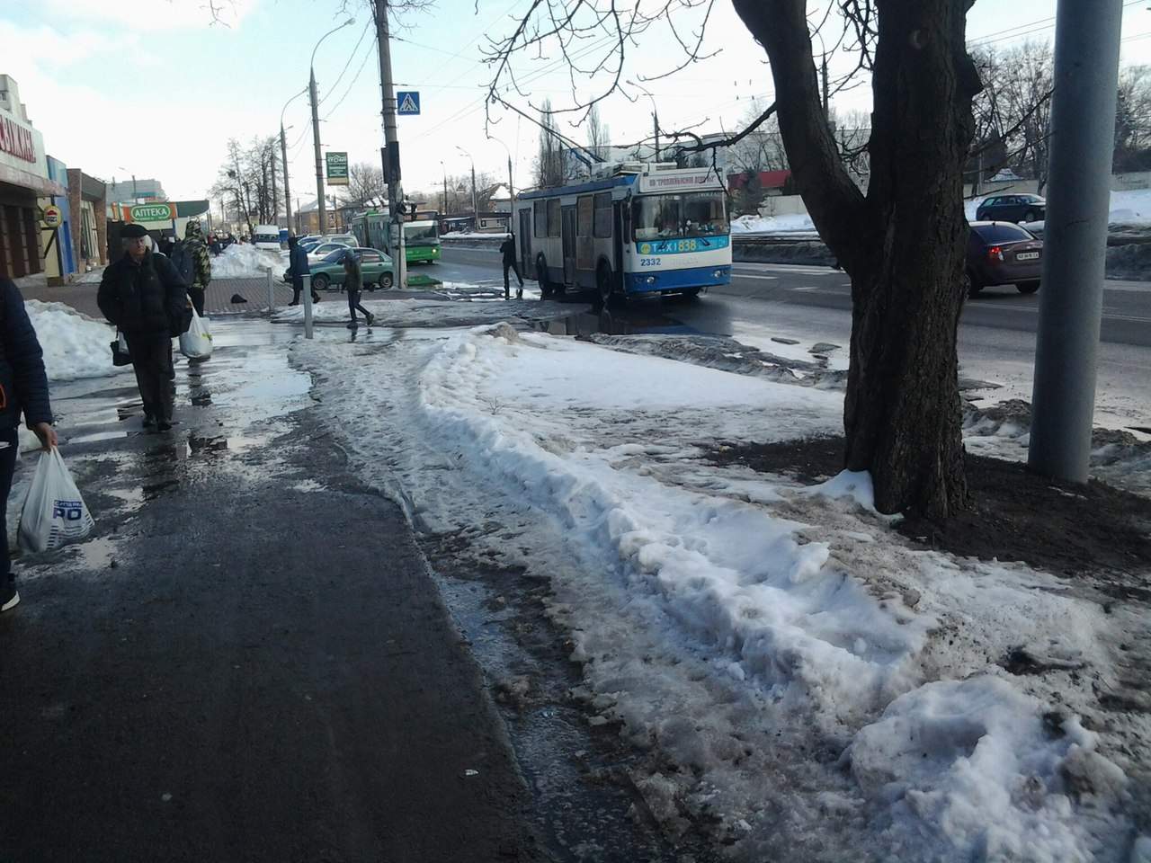 В Харькове у троллейбуса отпали 