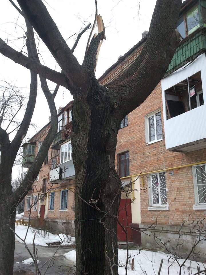 В Харькове без предоставления документов пытались установить опоры наружного освещения (фото)