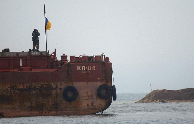 Украина будет задерживать все суда из портов Крыма без согласования с Киевом