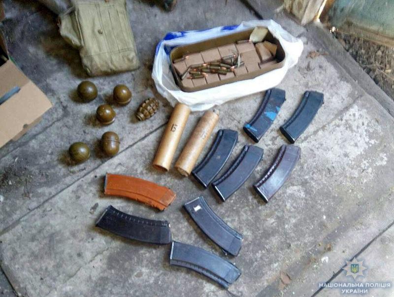 В Донецкой области нашли боеприпасы и гранатометы в заброшенном доме