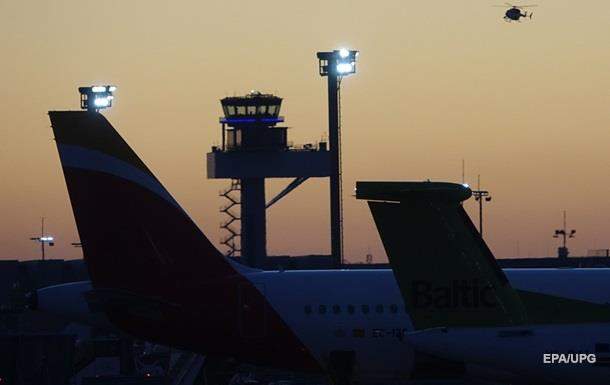 В Германии военный вертолет врезался в башню аэропорта, погиб работник аэропорта
