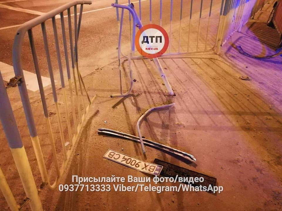 В Киеве произошло серьезное  ДТП, есть пострадавшие (фото)