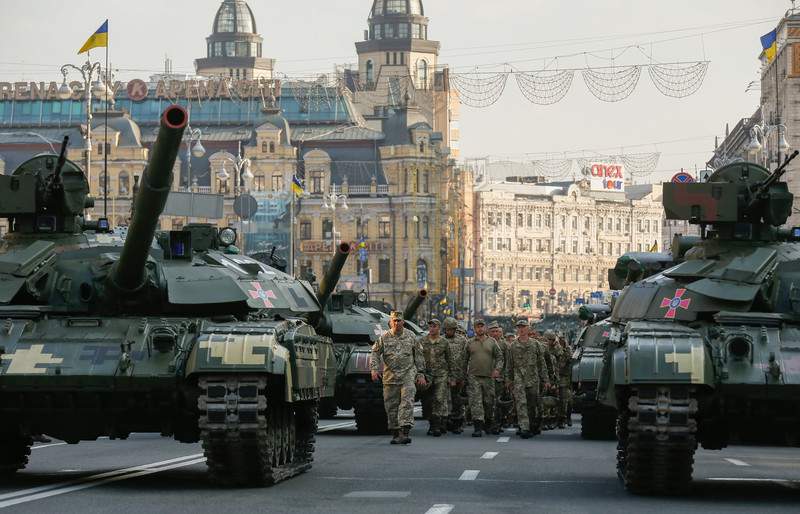 Порошенко подписал указ о проведении военного парада