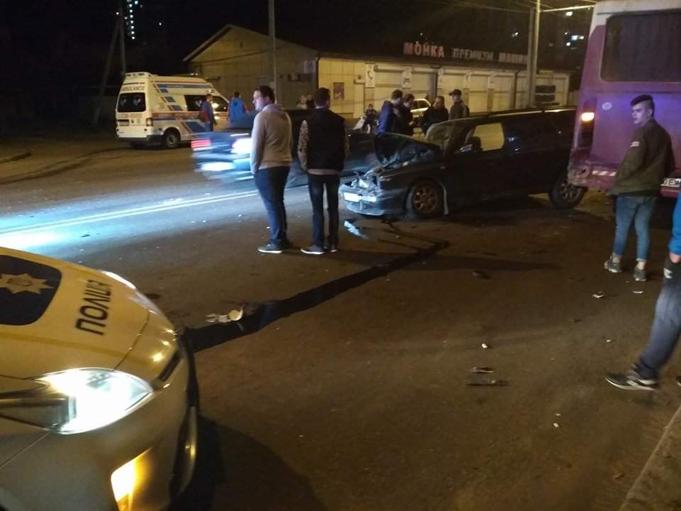 В Одессе столкнулись легковое авто и машина "скорой" (Фото) 