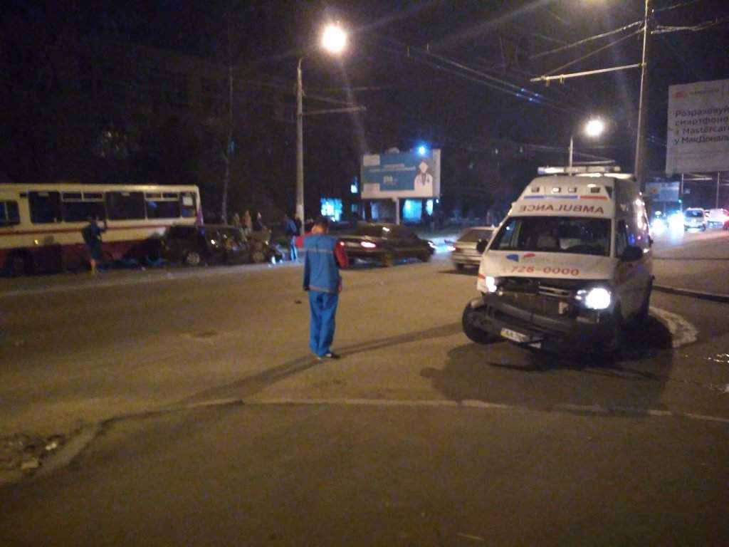 В Одессе столкнулись легковое авто и машина 