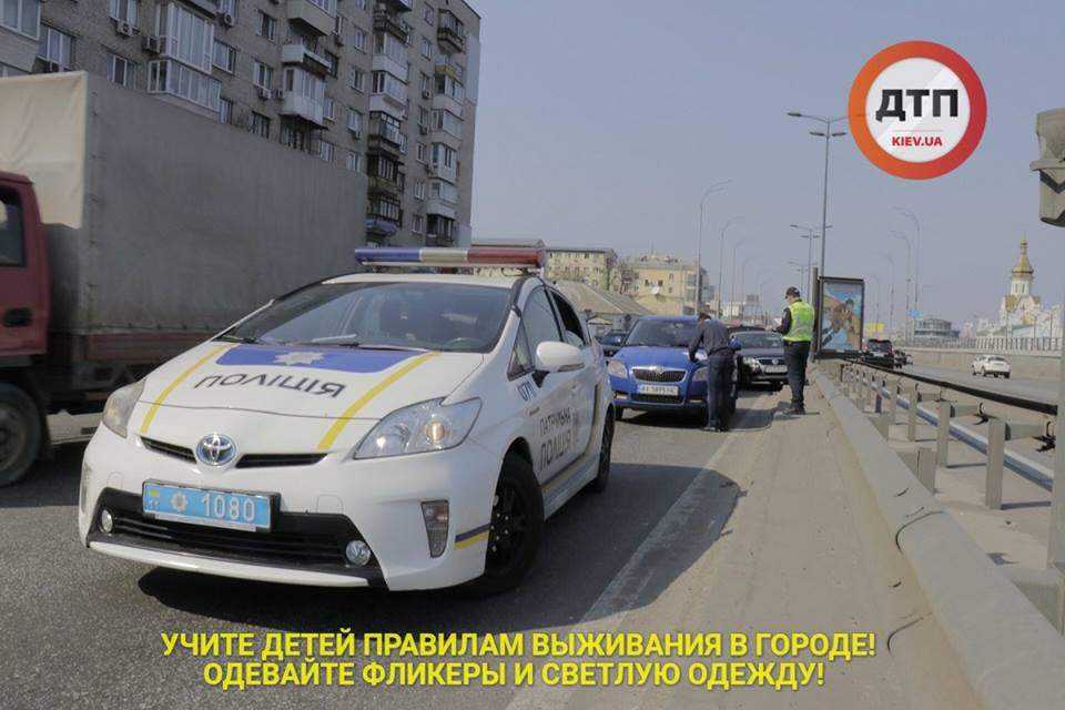 В Киеве произошло ДТП,  столкнулись три автомобиля (фото)