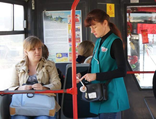 В центре Одессы женщина-водитель троллейбуса выволокла из салона общественного транспорта одного из своих пассажиров