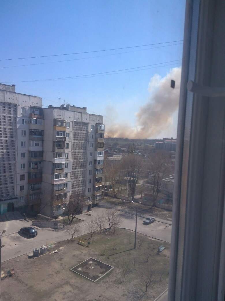 Возле харьковского аэропорта произошло возгорание, едва не пострадали самолеты (фото)
