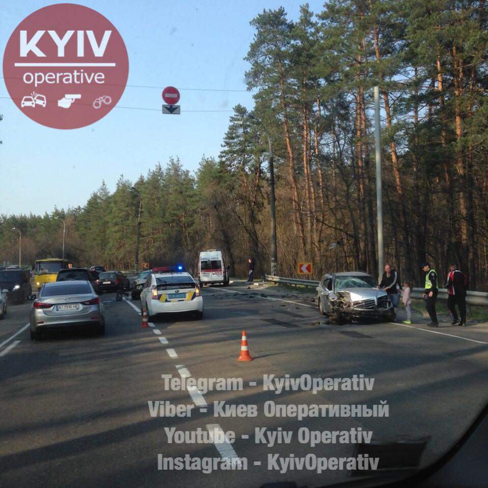Под Киевом произошло лобовое ДТП, есть пострадавшие(фото) 