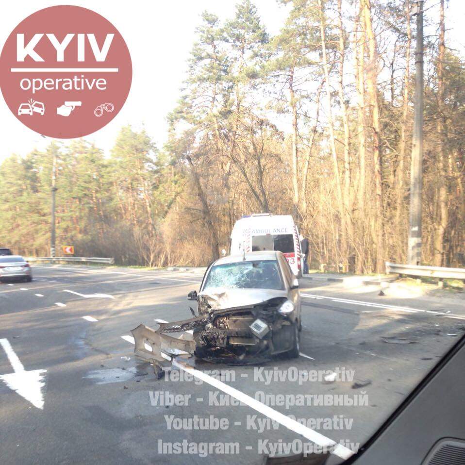 Под Киевом произошло лобовое ДТП, есть пострадавшие(фото) 