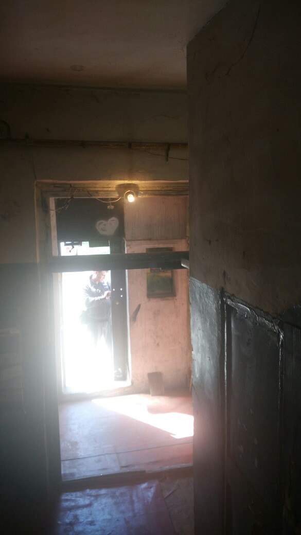Жильцы многоэтажки в Харькове жалуются на аварийное состояние своего дома (фото)