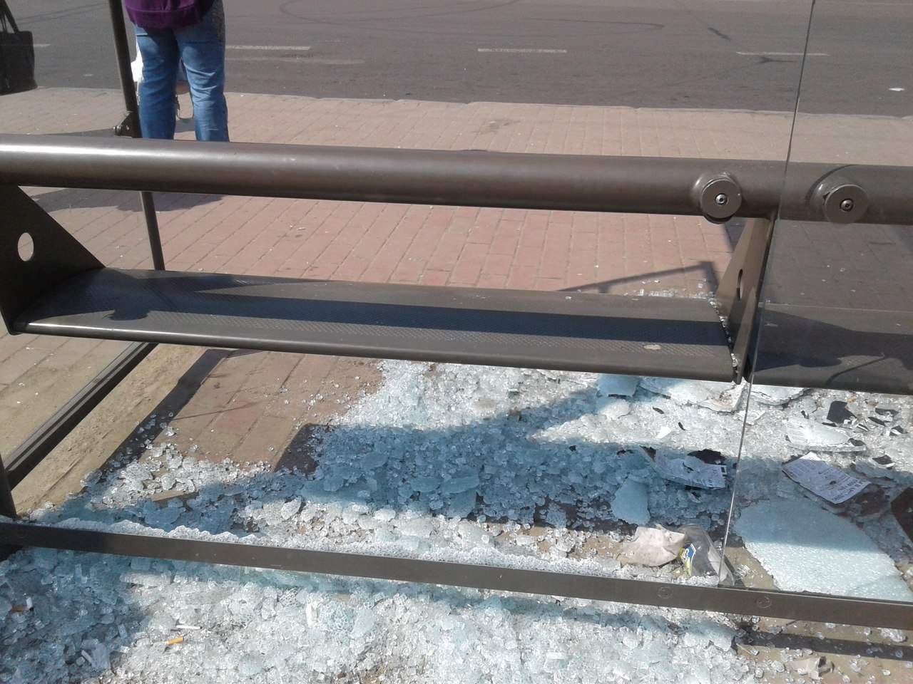В Одессе разбили остановку общественного транспорта (Фото)