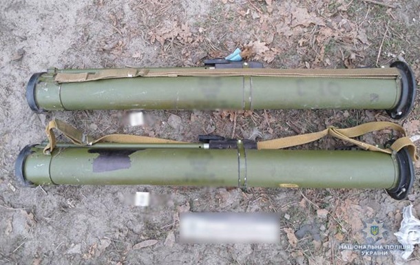 В Чернигове  военнослужащей-контрактник продал два гранатомета