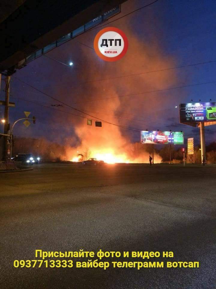 В Киеве рядом с рестораном  произошел  масштабный пожар (фото)
