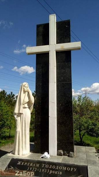 В Запорожье неизвестные изуродовали памятник жертвам Голодомора