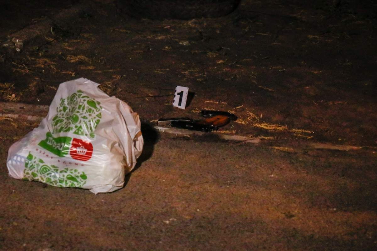 В Киеве двое мужчин украли пакет с едой и начали отстреливаться от погони (фото)