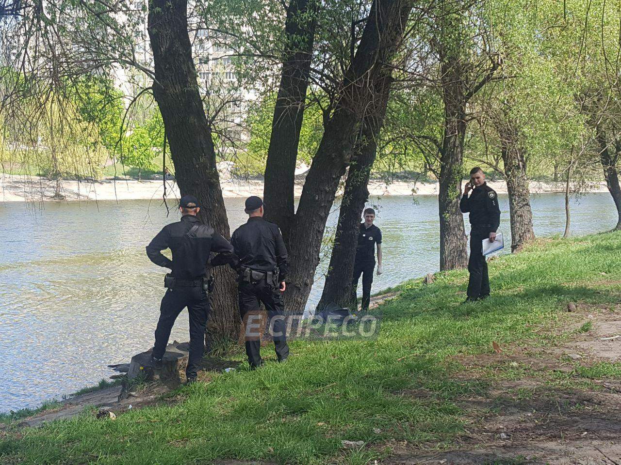 В столице из Русановского канала выловили труп (фото)