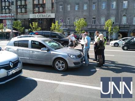 В центре Киева водитель автомобиля совершил наезд на пешехода (фото)