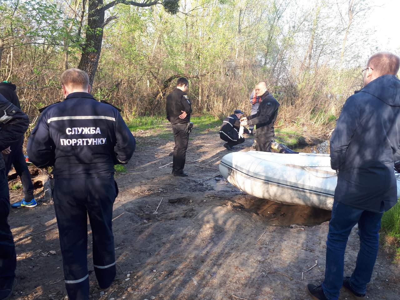 В Киеве в заливе Днепра обнаружили тело (фото)